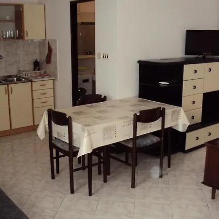 Studio 6985a Pula